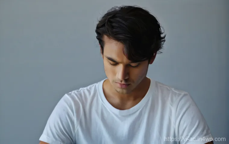 현존 기반 공연 접근법의 학문적 기초 - **Prompt: Shared Story, Shared Emotion**
    An intimate scene depicting a male storyteller captivat...